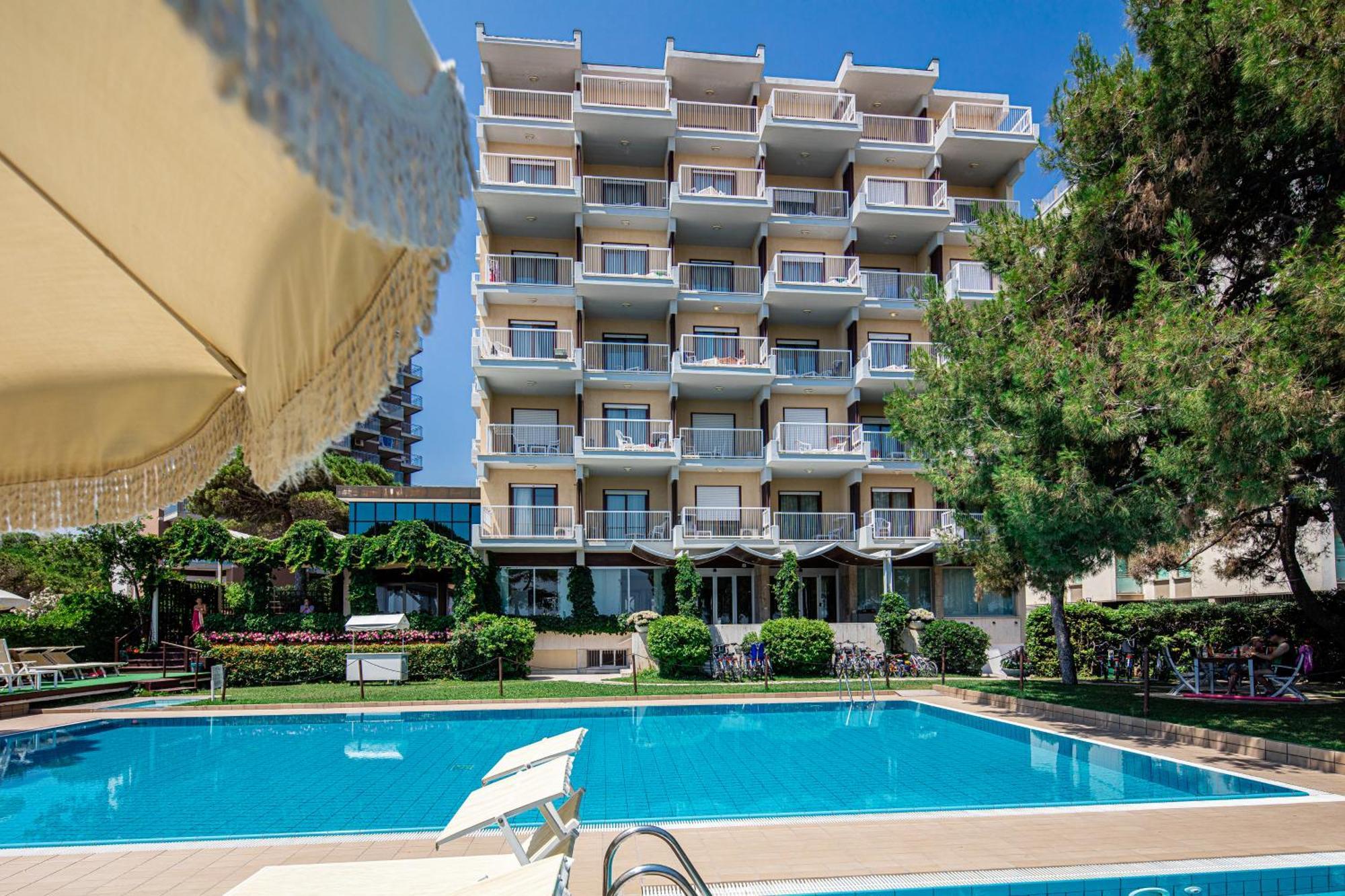 Hotel Atlantic リニャーノ・サッビアドーロ エクステリア 写真